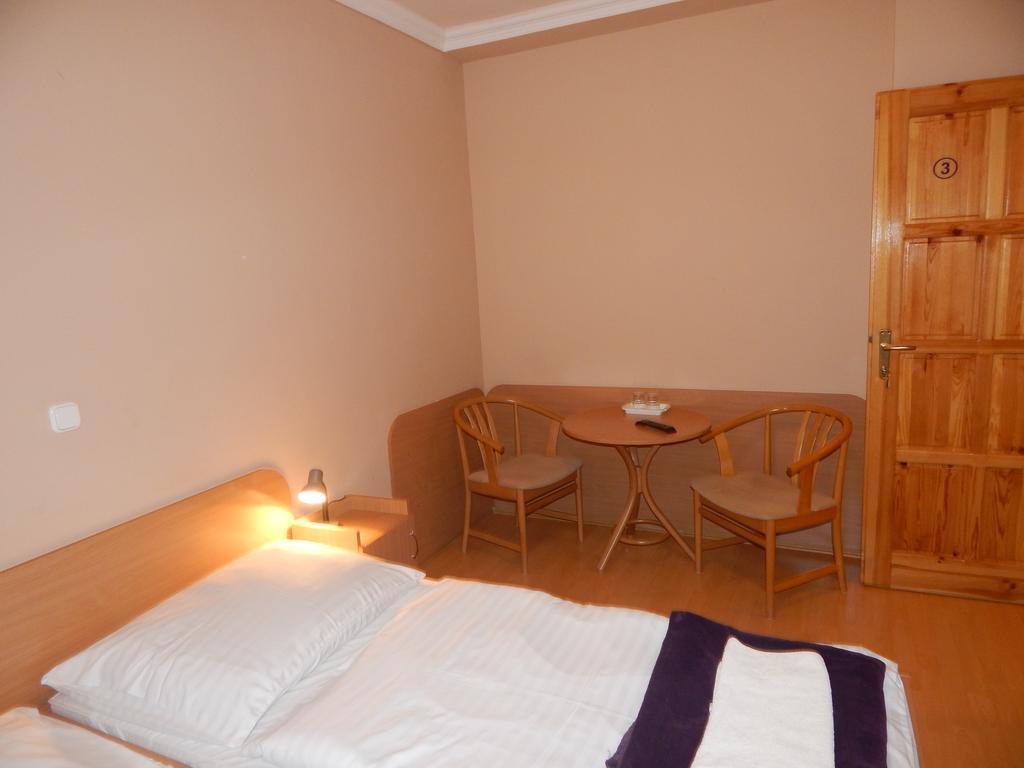Hajdu Vendeghaz Hotel Hajduszoboszlo Bilik gambar
