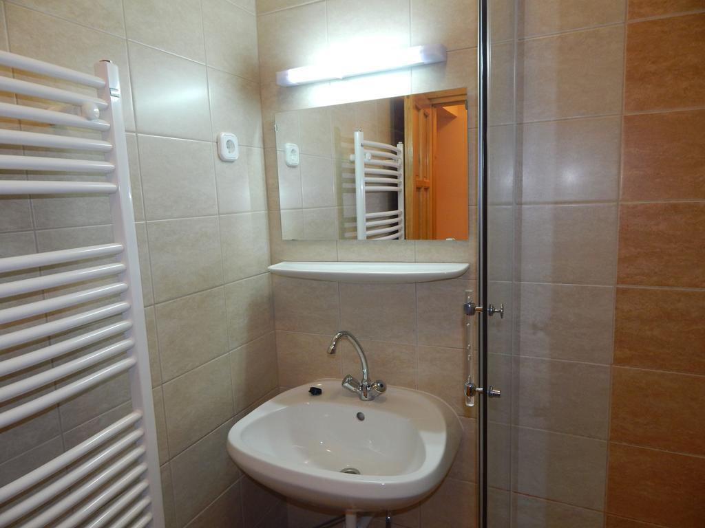 Hajdu Vendeghaz Hotel Hajduszoboszlo Bilik gambar