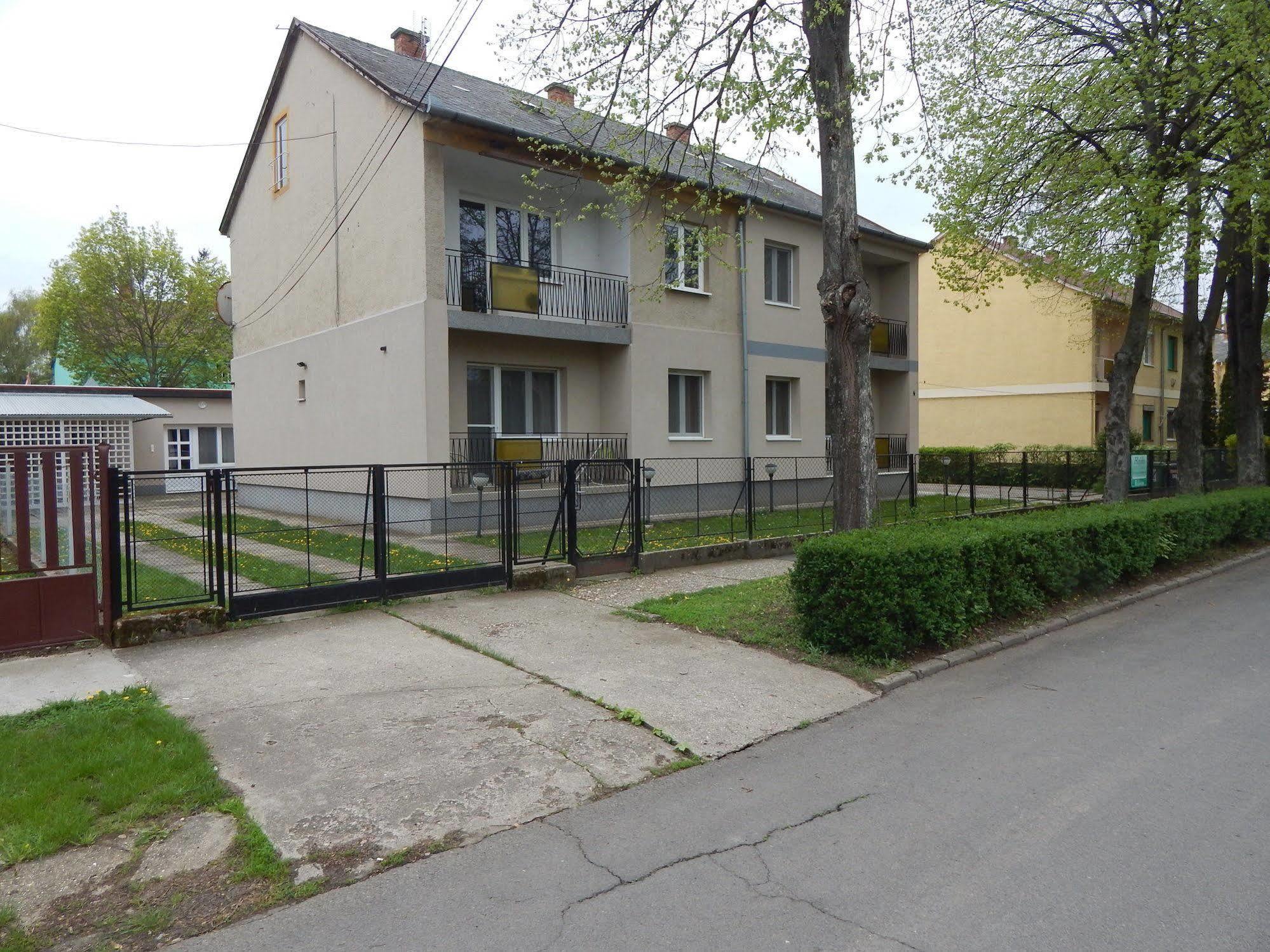 Hajdu Vendeghaz Hotel Hajduszoboszlo Luaran gambar